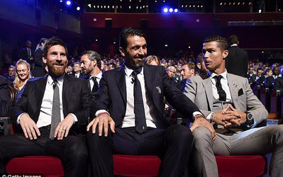 مسی با فاصله بهترین بازیکن سال 2017 