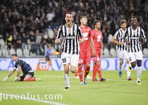 یوونتوس 4-0 کاتانیا / هفته ی دهم|یوونتوس با اقتدار کاتانیا را از پیش رو برداشت.