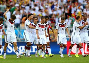 آلمان|شادمانی مولر بازیکن آلمان بعد از باز کردن دروازه پرتغال .