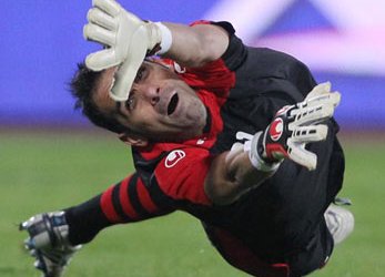 دروازهبان تیم فولاد تمدید کرد/ حضور احمدی منتفی شد