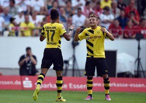 چیرو ایموبیلِ|شادمانی ایموبیله از  دورتموند بعد از باز کردن دروازه اسن.