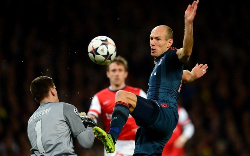 Robben - Penalty (Arsenal - Bayern) (2013-14 UEFA Champions League).jpg