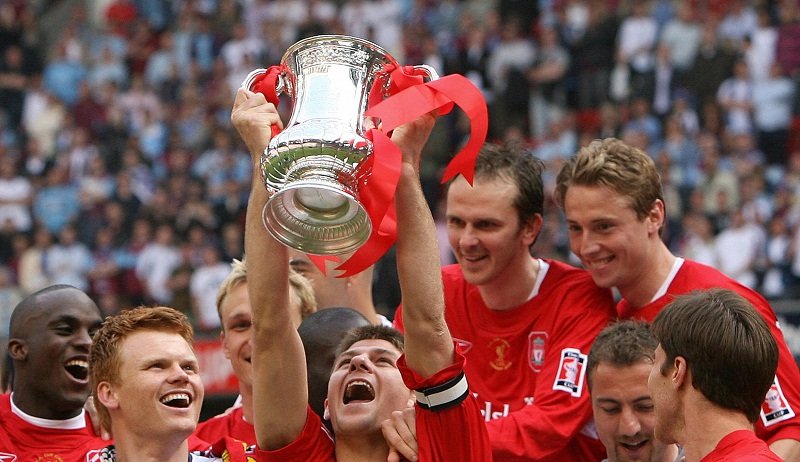 Steven Gerrard (Liverpool - West Ham) (2006 FA Cup Champions) (2006.05.13).jpg