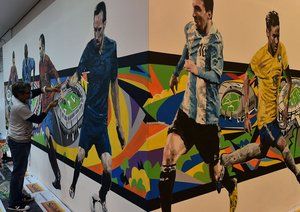 لیونل مسی|طرح زیبایی از لیونل مسی ستاره تیم ملی آرژانتین روی دوار کشیده شده بود