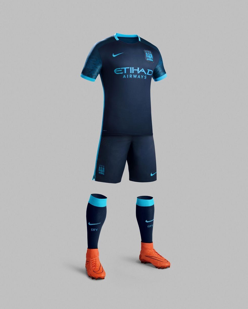 Manchester City - Away Kit - 2015-2016 -02.jpg