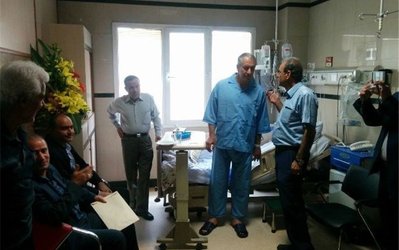 عکس روز | کفاشیان روی تخت بیمارستان