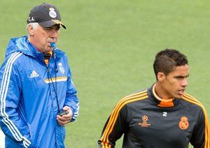 جلسه تمرینی رئال پیش از فینال لیگ قهرمانان اروپا|کارلو آنجلوتی، بر جلسه تمرینی بازیکنان رئال مادرید پیش از دیدار فینال لیگ قهرمانان اروپا نظارت می کند.