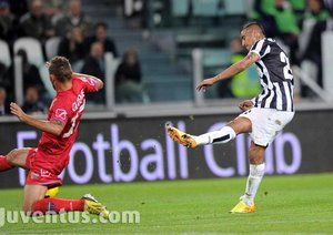 یوونتوس 4-0 کاتانیا / هفته ی دهم|یوونتوس با اقتدار کاتانیا را از پیش رو برداشت.