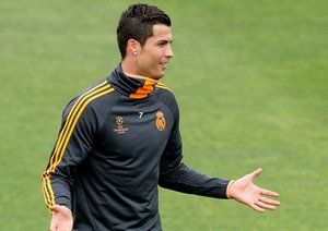 جلسه تمرینی رئال با حضور رونالدو پیش از فینال لیگ قهرمانان اروپا|کریستیانو رونالدو، در جلسه تمرینی رئال مادرید پیش از دیدار فینال لیگ قهرمانان اروپا برابر اتلتیکو مادرید شرک می کند.