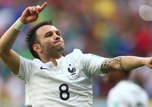 ماتيو والبوئنا|جشن ماتيو والبوئنا بعد از باز شدن دروازه نیجریه توسط پوگبا.