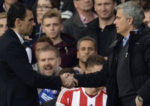 خوزه مورینیو|پایان بازی با پیروزی ساندرلند و خوس و بش مورینیو با مربی تیم مقابل