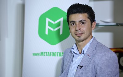 مهدی امیرآبادی در گفت‌وگو با «متافوتبال»: بخاطر بحث بازوبند٬ استقلال را از دست دادم / قلعه‌نویی گفت می‌گذارمت روی سکو / حنیف عددی نیست که به من ضربه زده باشد / کار کردن در پرسپولیس سخت‌تر است / فوتبال دست اصفهانی‌ها افتاده