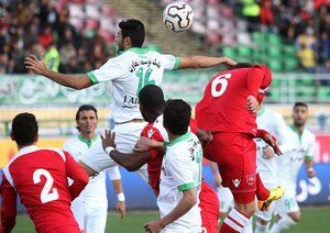 تقابل بازیکنان روی هوا|ذوب آهن اصفهان 1 - 0 پرسپولیس تهران / لیگ خلیج فارس