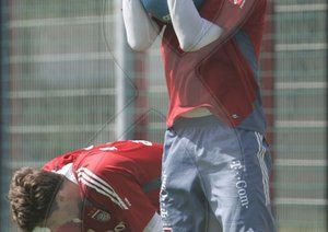 گالری تصاویر علی کریمی|علی کریمی بازیکن سابق بایرن مونیخ و مرد سال آسیا در سال 2004