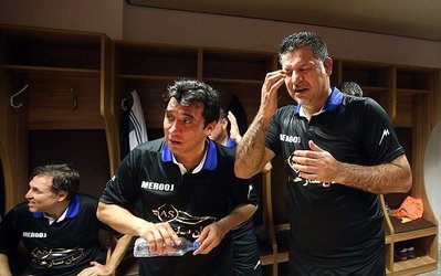 خداداد: فوتبالیست‌ها در قهوه‌خانه‌ها پلاسند و سبیل‌هایشان زرد شده