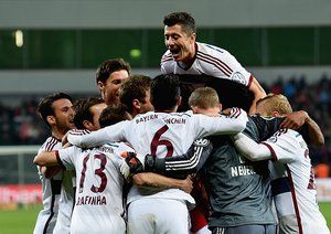 شادی بازیکنان بایرن|باير لوركوزن 0 (3) - (5) 0 بایرن مونیخ / جام حذفی