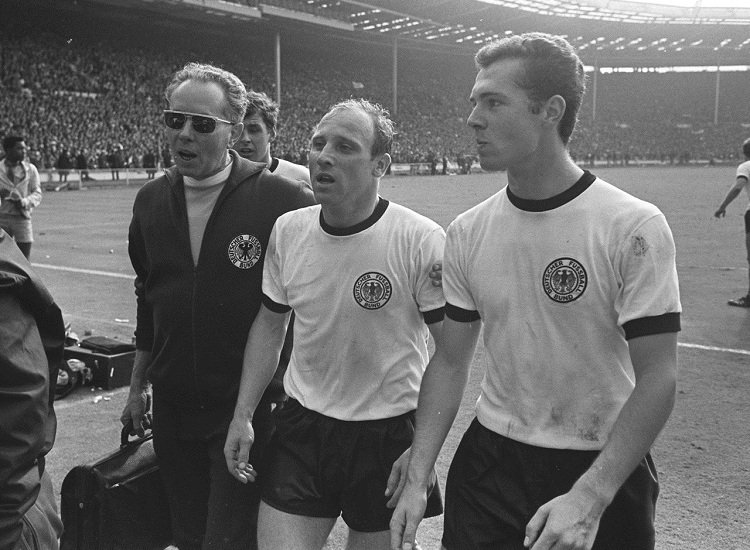 Franz Beckenbauer (Germany - 1966 World Cup).jpg