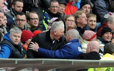 گزارش تصویری | سرمربی ساندرلند از کتک‌خوردن جان سالم به در برد!