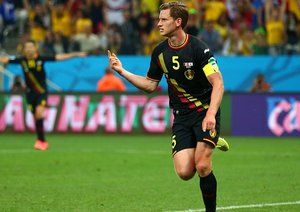 یان ویتونگِن|جشن یان ویتونگِن ، بازیکن بلژیک بعد از باز کردن دروازه کره جنوبی .