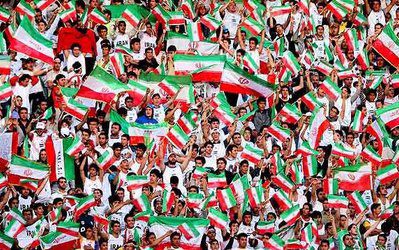 اخبار و حواشی دیدار ایران - کره جنوبی / از مشت های گره کرده بازیکنان کره جنوبی برای انتقام شکست ها تا ورود به ایران با ماسک های مشکی!