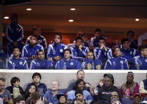 تیم ملی آرژانتین در حال تماشای بسکتبال NBA|None