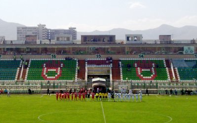 حاشیه‌های ذوب آهن - پرسپولیس | بارش پراکنده باران در فولادشهر/ درهای ورزشگاه باز شد