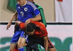 منصور موجدزا - پنا|درگیری پنا و موجدزا برای گرفتن توپ