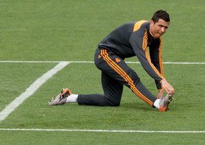 جلسه تمرینی رئال با حضور رونالدو پیش از فینال لیگ قهرمانان اروپا|کریستیانو رونالدو، در جلسه تمرینی رئال مادرید پیش از دیدار فینال لیگ قهرمانان اروپا برابر اتلتیکو مادرید شرک می کند.