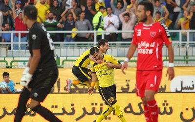 خلعتبری: حملهها به سپاهان ناجوانمردانه است / برای شادی گل سمت پرسپولیسیها نرفتم