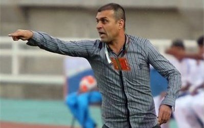 ویسی: 14 بازیکن استقلال خوزستان را کنار می‌گذارم