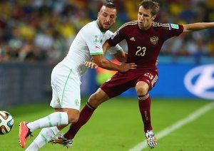 نَبیل گیلاس - كومباروف|تقابل دمیتری كومباروف از روسیه در مقابل نَبیل گیلاس ، بازیکن الجزایر.