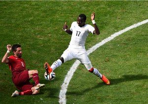 ژوآئو مونتینیو - محمد رابیو|تقابل ژوآئو مونتینیو، بازیکن پرتغال با یار حریف .