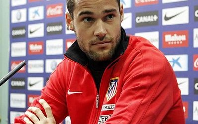 مصدومیتِ مغزی ماریو سوارز در جریان دیدار دوستانه اتلتیکو مادرید و وولفسبورگ