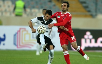 تجمع هواداران پرسپولیس مقابل منزل مسکونی کاپیتان فقید این باشگاه