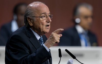 بلاتر درخواست پارلمان اروپا برای کناره گیری فوری را رد کرد