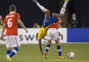 برزیل ۲-۱ شیلی/بازی دوستانه|برزیل با گل های هالک و روبینیو از سد شیلی گذشت...