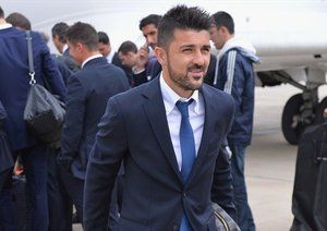 داوید ویا|داوید ویا از باشگاه اتلتیکو ماردید همراه با سایر هم تیمی ها برای دیدار در فینال لیگ قهرمانان اروپا برابر رئال مادرید، در فرودگاه شهر لیسبون از هواپیما پیاده می شود.