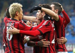 شادی بازیکنان میلان|میلان 1 - 1 اِمپولی / سری آ