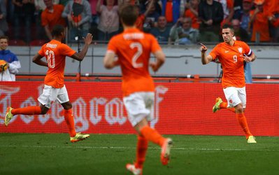 هلند ۱ - غنا ۰ / برد ضعیف لاله‌های نارنجی