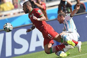 واکنش مدافع آرژانتین به ادعای پنالتی تیم ملی ایران