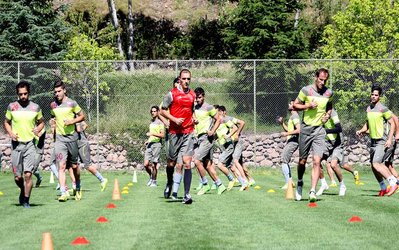 حاشیه‌های تمرین پرسپولیس | تمرین پرفشار و رضایت برانکو از سانترهای شاگردانش