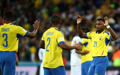 والنسیا: صعود تیم به دور دوم مهم‌ترین مسئله است/ روئدا: حضور والنسیا در تیم خیلی مهم است