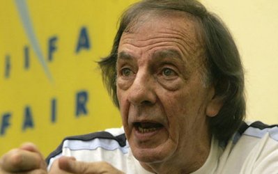 سزار منوتی (سرمربی تیم قهرمان آرژانتین در جام جهانی 1978): مسی در آرژانتین آرامش خود را باز می یابد.