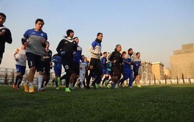 حاشیه‌های تمرین استقلال | روبوسی صادقی و حیدری با قلعه‌نویی و حضور یک آشنا