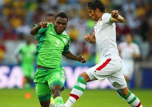 امیر حسین صادقی|درگیری امیرحسین صادقی با مهاجم تیم ملی نیجریه .