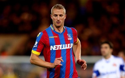 هنگلند با کریستال‌پالاس تمدید کرد