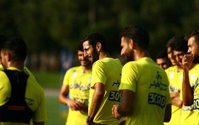 منصوریان، مدافع استقلال را نمی خواهد؛ قراردادش نصف می شود