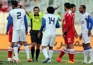 تذکر داور به بازیکنان|پرسپولیس تهران 2 - 2 گسترش فولاد تبریز / لیگ برتر