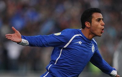 مهاجم استقلال بدون کمک استقلال مالیات بدهد