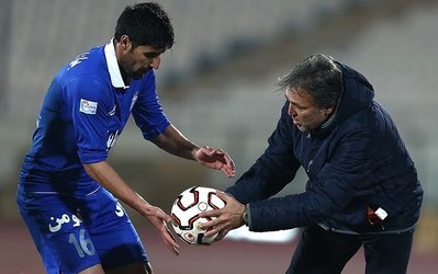 بیک‌زاده: با این شرایط از استقلال می‌روم / برخی از هواداران دوست ندارند تیم نتیجه بگیرد